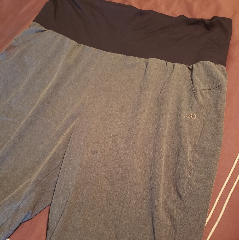 Calia maternity capri